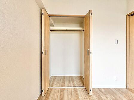 居室にはクローゼットがあり、荷物もスッキリ収納して快適にお過ごしいただけます。