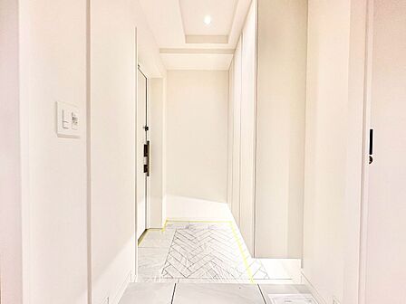 シューズボックスを完備した玄関です。