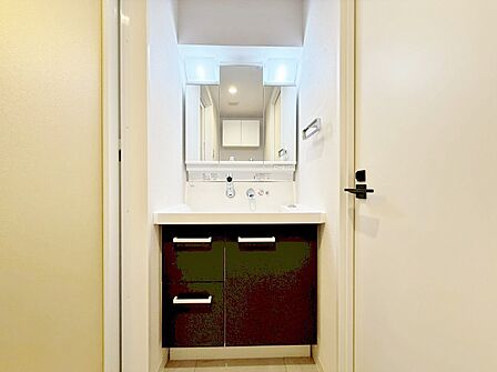 何かと物が増える場所だからこそ、スッキリと見映えの良い空間に。