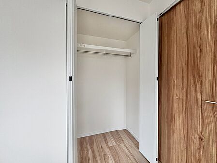 居室にはクローゼットがあり、荷物もスッキリ収納して快適にお過ごしいただけます。
