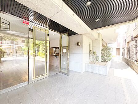 外と内をつなぐエントランスは、まさに顔となる場所。
