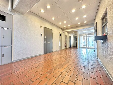 エントランスは、毎日の行き帰りで使う大事な空間です。