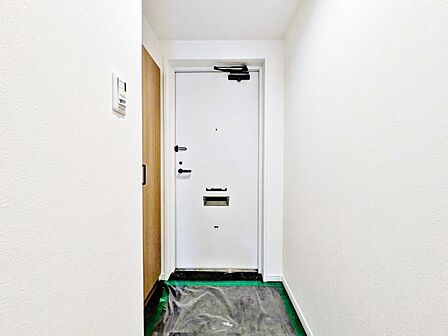 シューズボックスを完備した玄関です。