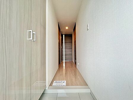 シューズボックスを完備した玄関です。