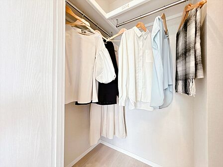 居室にはクローゼットがあり、荷物もスッキリ収納して快適にお過ごしいただけます。