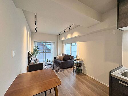 飾り過ぎないシンプルな内装と偏り過ぎないデザインで統一しました。