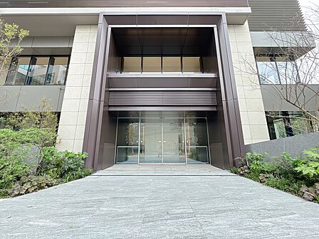 外と内をつなぐエントランスは、まさに顔となる場所。