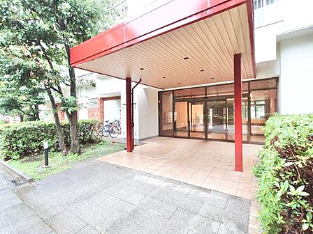 外と内をつなぐエントランスは、まさに顔となる場所。