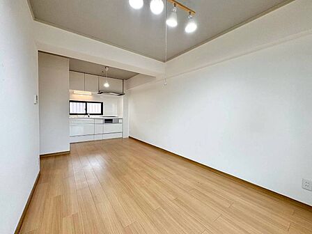 忙しく過ぎゆく日常を置き去るほど、ゆったりした時間が流れるリビング。