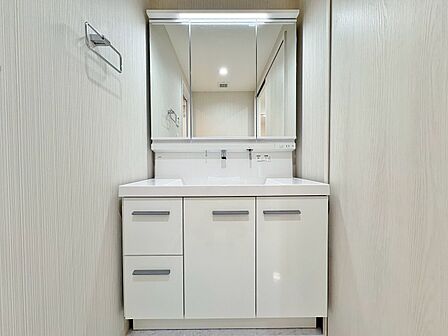 何かと物が増える場所だからこそ、スッキリと見映えの良い空間に。