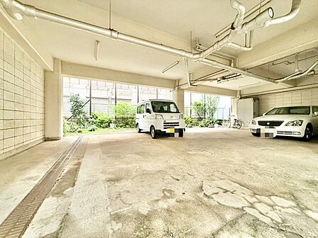 本物件の駐車スペースです。車種制限のある場合もございますので、お気軽にお問い合わせくださいませ。