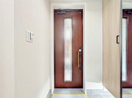 シューズボックスを完備した玄関です。