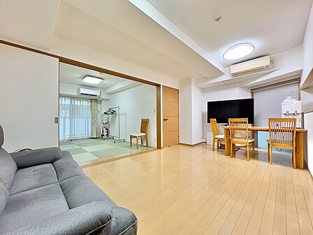 飾り過ぎないシンプルな内装と偏り過ぎないデザインで統一しました。