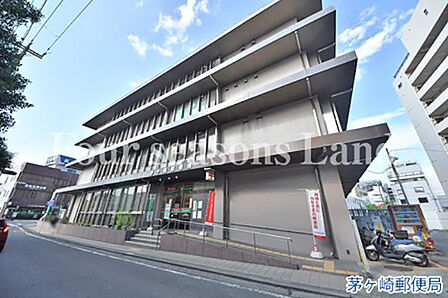 茅ヶ崎郵便局まで約894m