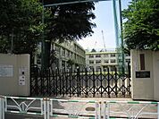 渋谷区立猿楽小学校（110m）