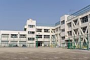 世田谷区立玉川小学校（801m）