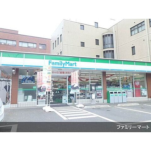 コンビニ「ファミリーマート秀栄館町店まで442ｍ」