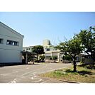 小学校「市立西浜小学校まで870ｍ」