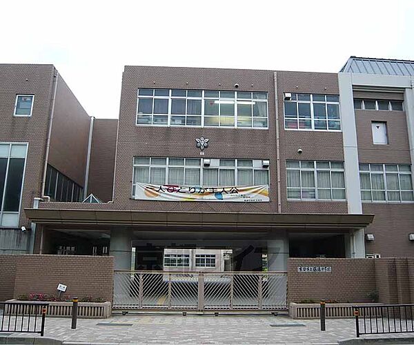 画像9:藤森中学校まで1800m 活気のある中学校です。