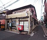 京都壬生松原郵便局まで192m 仏光寺七本松を東へ向かった先の、ＪＲの高架付近にございます