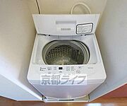 備え付きの洗濯機です。