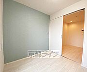 淡い色合いのアクセントクロスが魅力