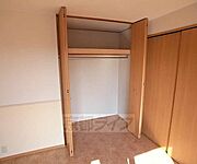 奥行きある収納。