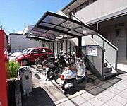 屋根付き駐輪場もございます。