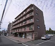 鉄筋のドッシリとした外観が特徴です。