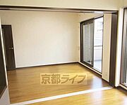 開放的です