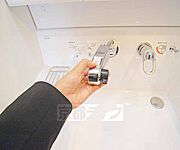 洗面台でシャワーが使えます