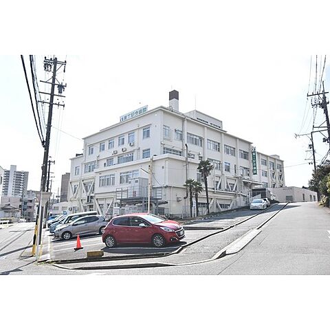 病院「重工記念病院まで2100ｍ」