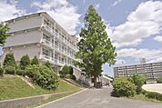 小学校「春日井市立岩成台西小学校まで190ｍ」団地隣接
