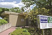 病院「岩成台診療所まで782ｍ」敷地内
