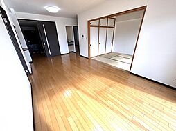 アンピール弥生が丘 4LDKのリビング/ダイニング