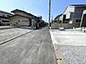 外観：南側道路で陽当たり良好！