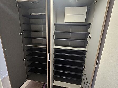 大型のシューズBOX。