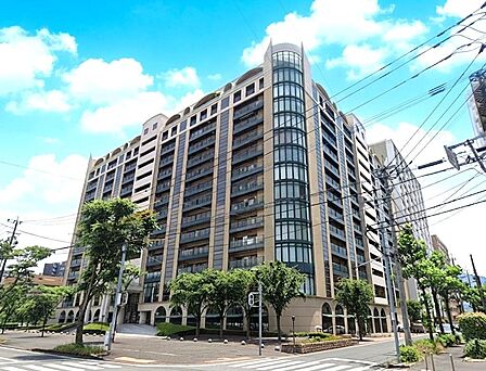 敷地内駐車場有り：月額10000円！