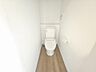 トイレ：トイレには快適な温水洗浄便座付き。
