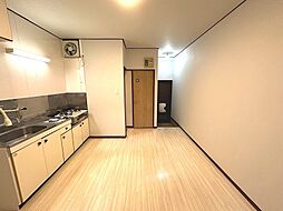 ハニービーフラッツ 102 1階1DKのリビング/ダイニング