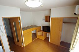 レオパレスポム・ド・テール 1階1Kのリビング/ダイニング