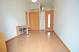 レオパレスIZUO 1階1Kのリビング/ダイニング