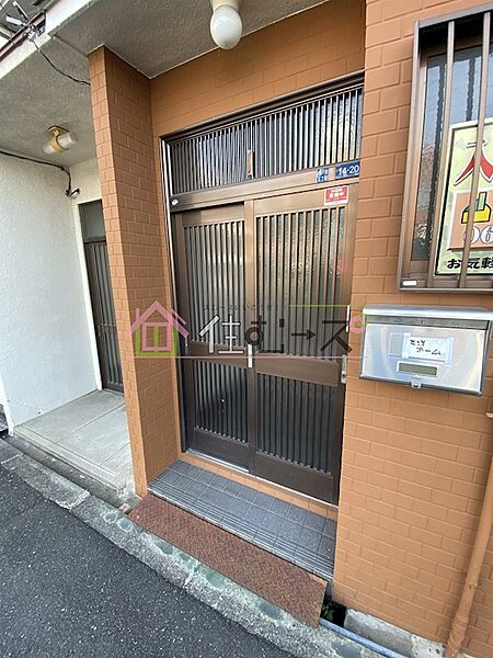 建物エントランス