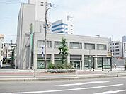 三井住友銀行港支店（77m）