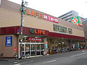 ライフ 大国町店（52m）