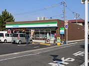 ファミリーマート 築港店（479m）