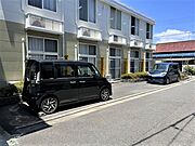 駐車場は別料金となります。