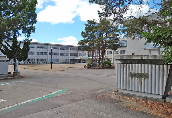 apartment 秋田県大仙市戸蒔字福田260-1