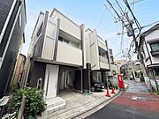 平成26年10月築、木造3階建て（CGで加工しているため実際と異なる可能性があります）