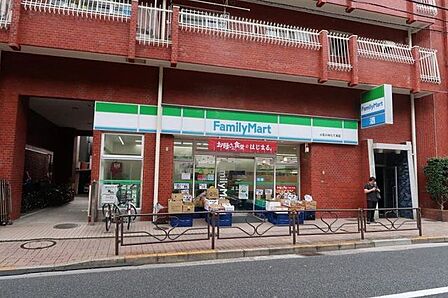 ファミリーマート小石川ゆたて坂店 徒歩1分。 70m